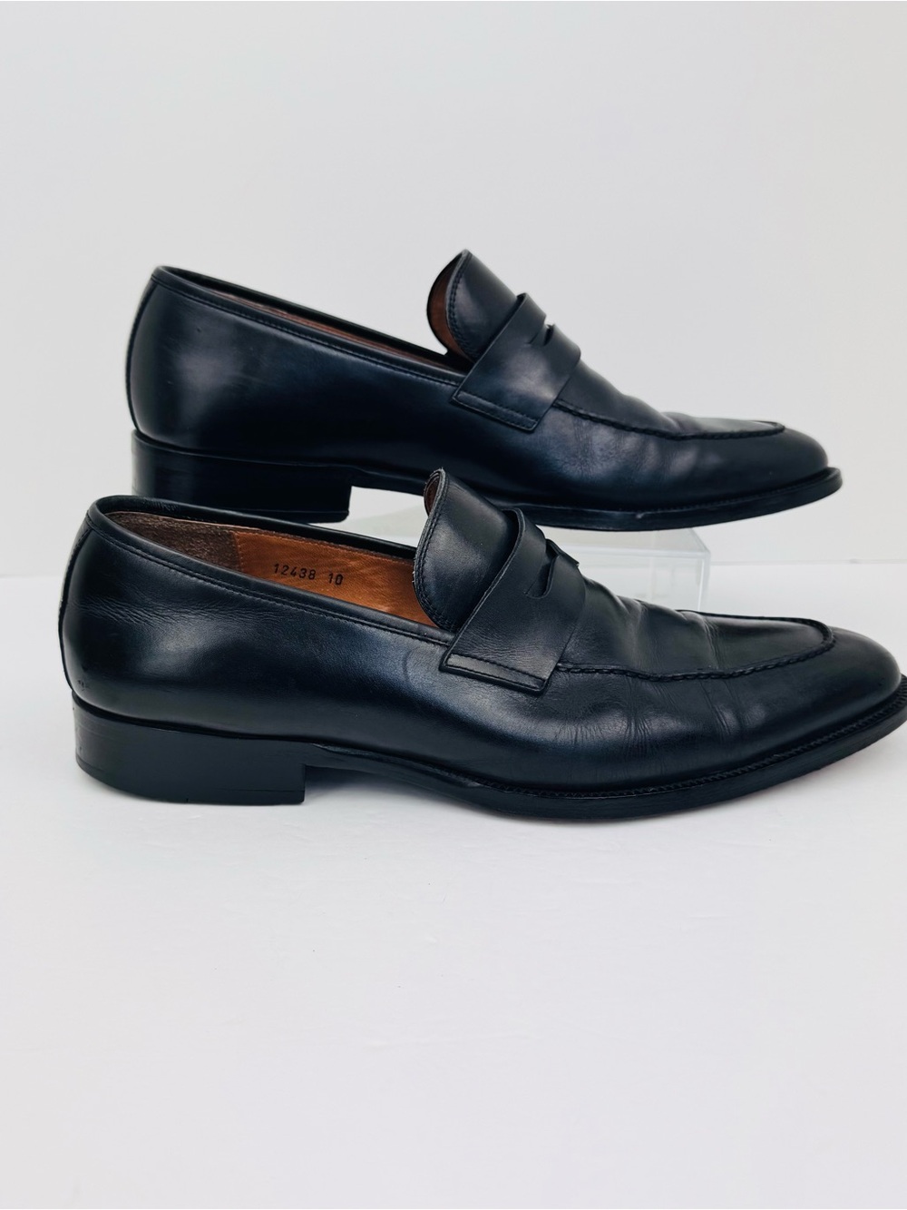 Magnanni men's black leather penny loafers. Size 10M. Made in Spain.